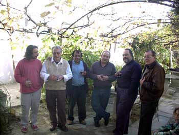 Los escritores Elder Silva, Luis Pereira, Hugo Fontana, V&iacute;ctor Cuhna y Salvador Puig, junto al Padre Miguel Ángel Malesani (2º desde la izquiera).