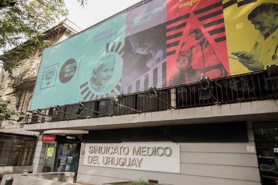 Resolución del Comité Ejecutivo del SMU sobre la financiación de empresas a costo del salario médico