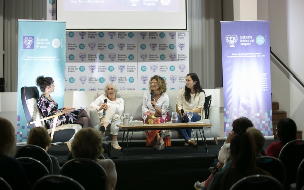 Más de 30 médicas intercambiaron experiencias sobre la profesión desde una perspectiva de género en una actividad realizada en el SMU