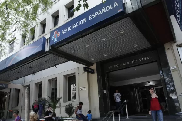 Asociación Española realiza llamado para puestos de practicantes de medicina.