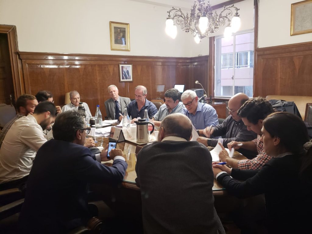 Sindicato Médico del Uruguay firma acuerdo para mejorar la calidad asistencial.