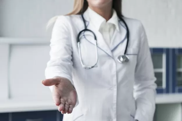 DPMC anuncia su curso “Atención en salud mental: puerta de emergencia y emergencias móviles”.