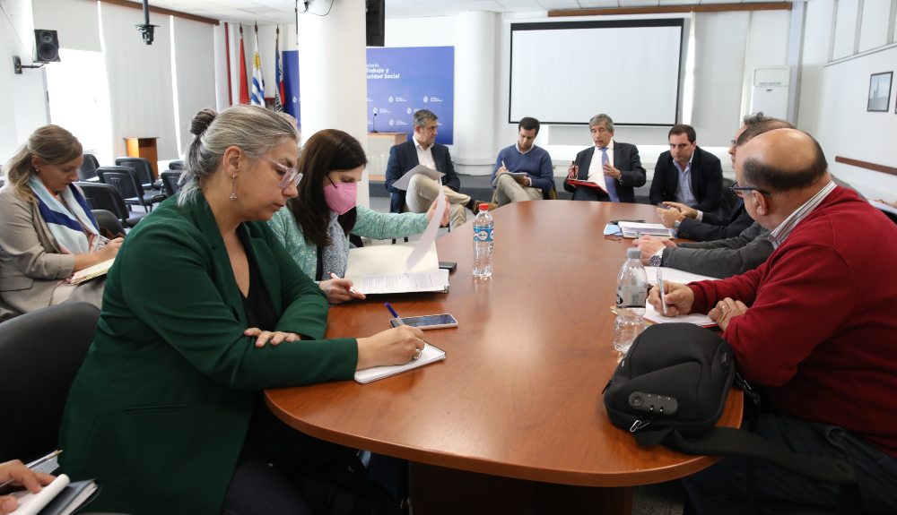 Consejo de Salarios Grupo 15: Poder Ejecutivo propone acuerdo a 3 años